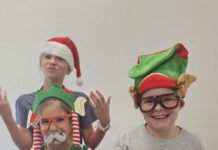 Seniors put on their Christmas hats