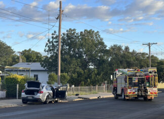Single vehicle traffic accident on Riddle Street